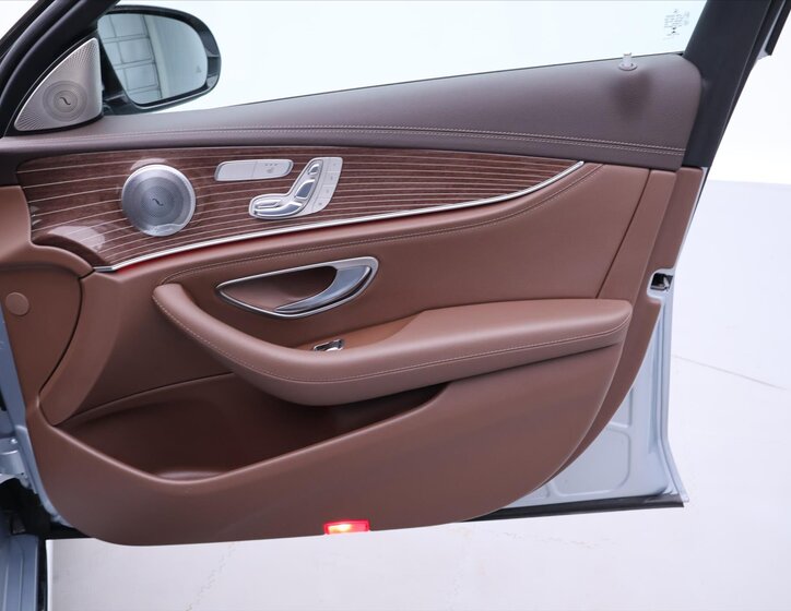 Mercedes-Benz Třídy E Sedan / Limuzína 2,0 l 135 kw