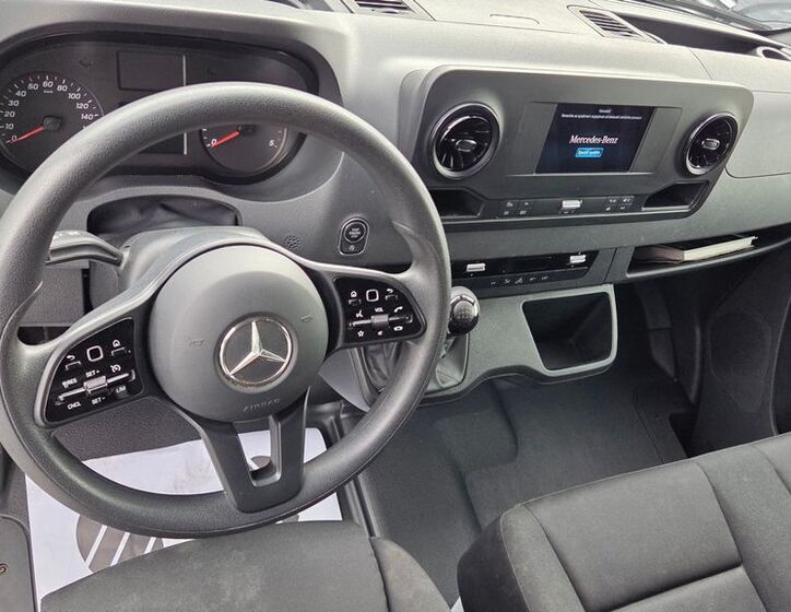 Mercedes-Benz Sprinter 11