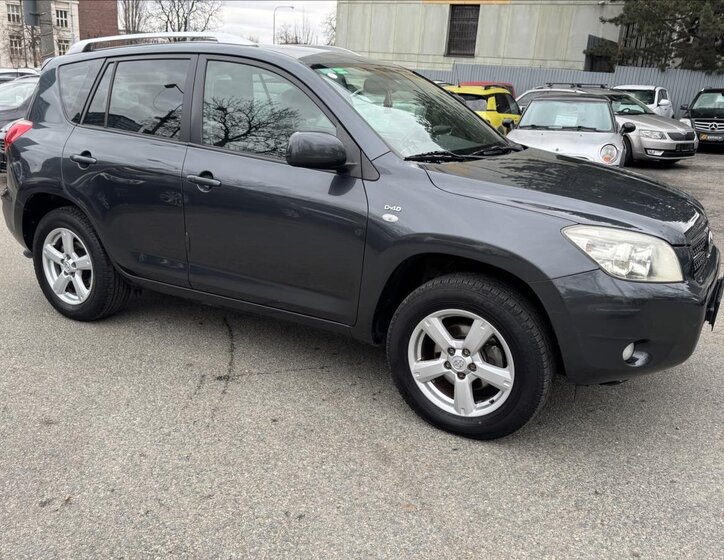 Toyota RAV4 SUV / Terénní 2,2 l 100 kw