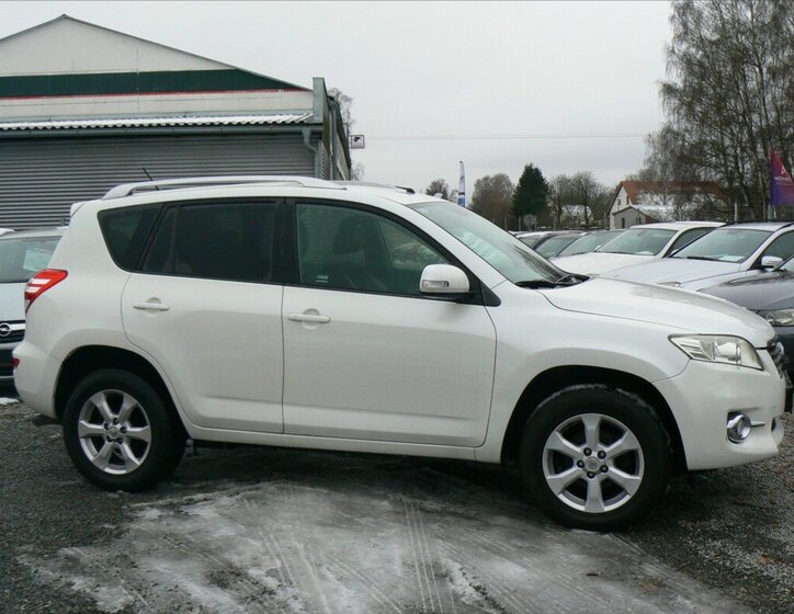 Toyota RAV4 8