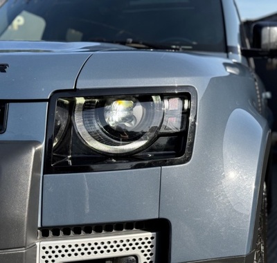 Land Rover Defender 54