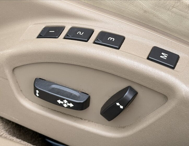 Volvo XC70 Kombi 2,4 l 151 kw