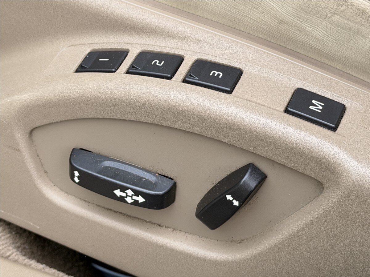 Volvo XC70 Kombi 2,4 l 151 kw