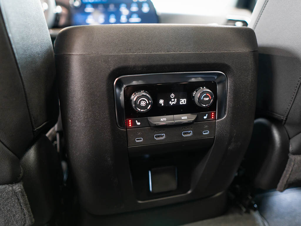 Chevrolet Suburban SUV / Terénní 6,2 l 313 kw