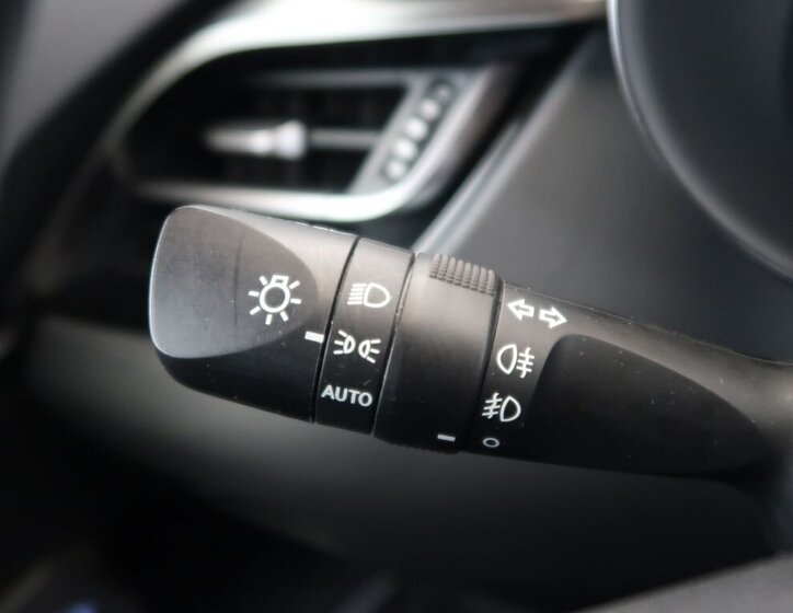 Toyota C-HR SUV 1,8 l 72 kw