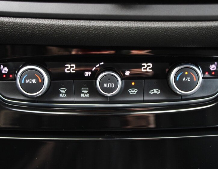 Opel Grandland SUV 1,2 l 96 kw