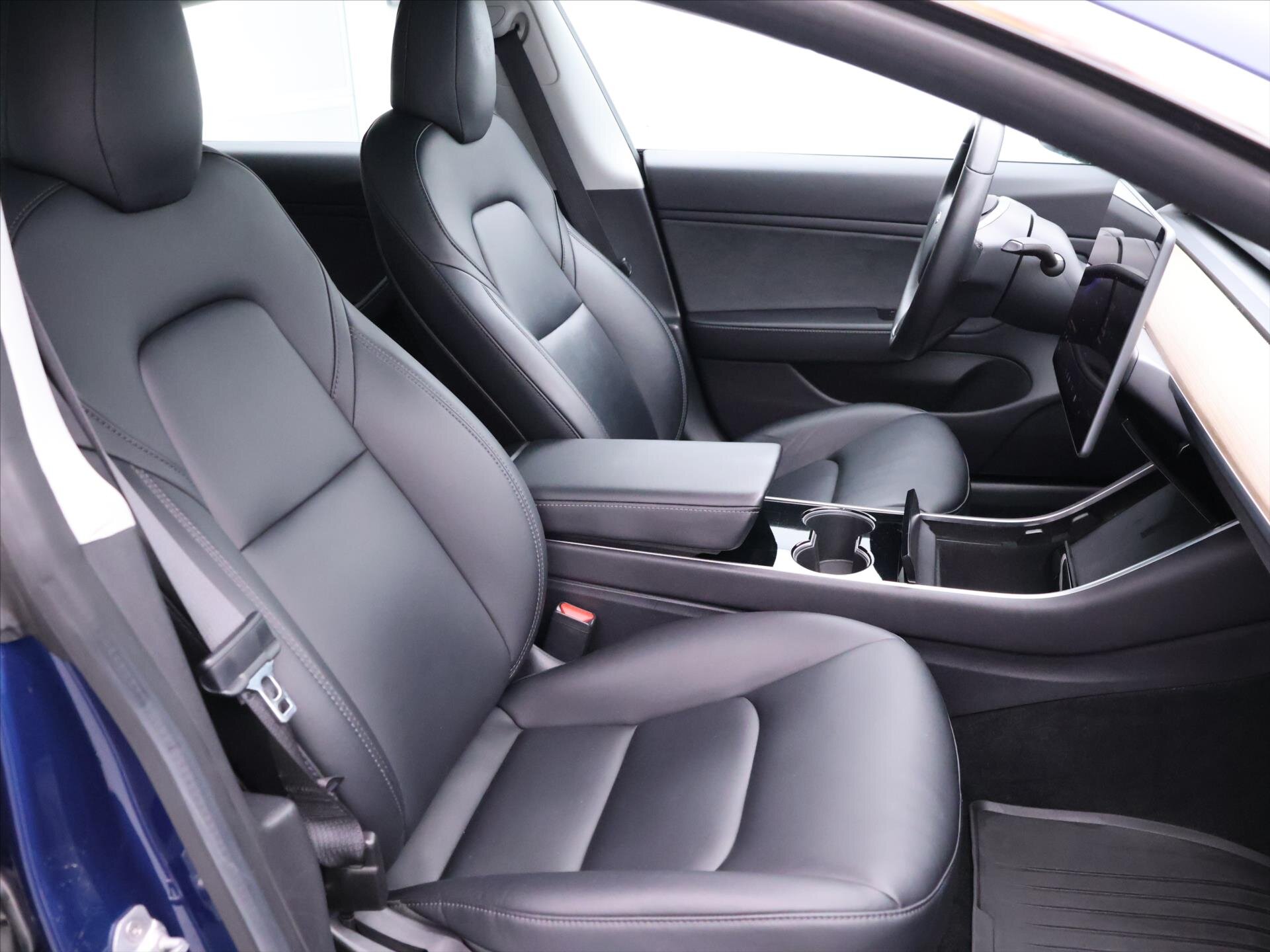 Tesla Model 3 Sedan 0,0 324 kw