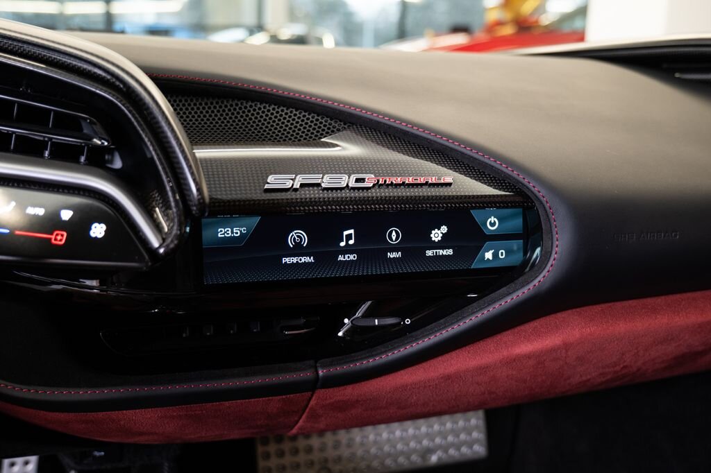 Ferrari SF90 Kupé 4,0 l 736 kw