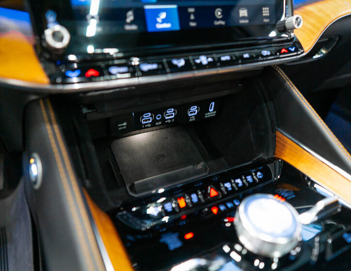 Jeep Grand Wagoneer SUV 6,4 l 351 kw