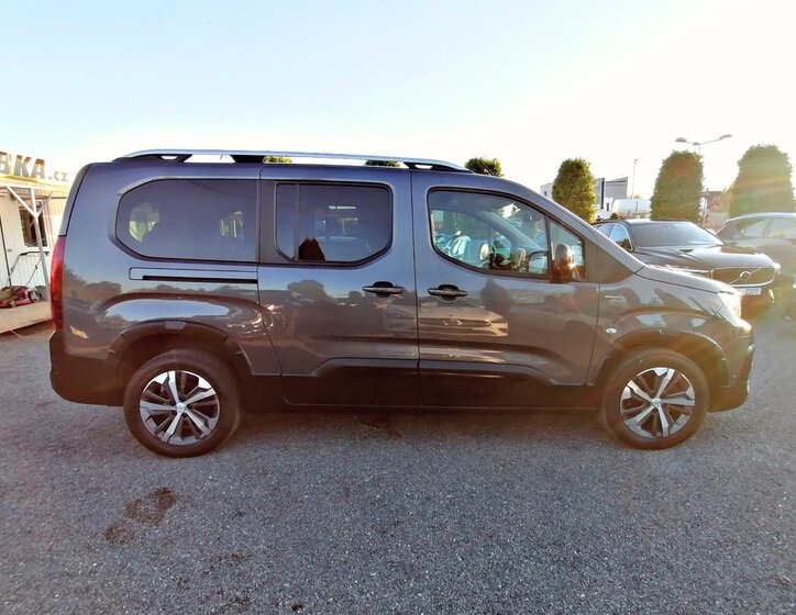 Peugeot Rifter 8