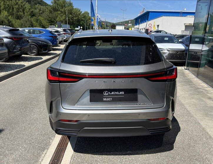 Lexus NX 450h+ SUV / Terénní 2,5 l 227 kw