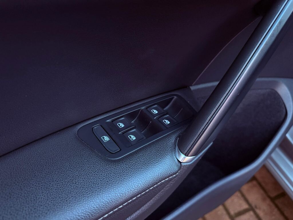 Volkswagen Golf Kombi 1,6 l 81 kw