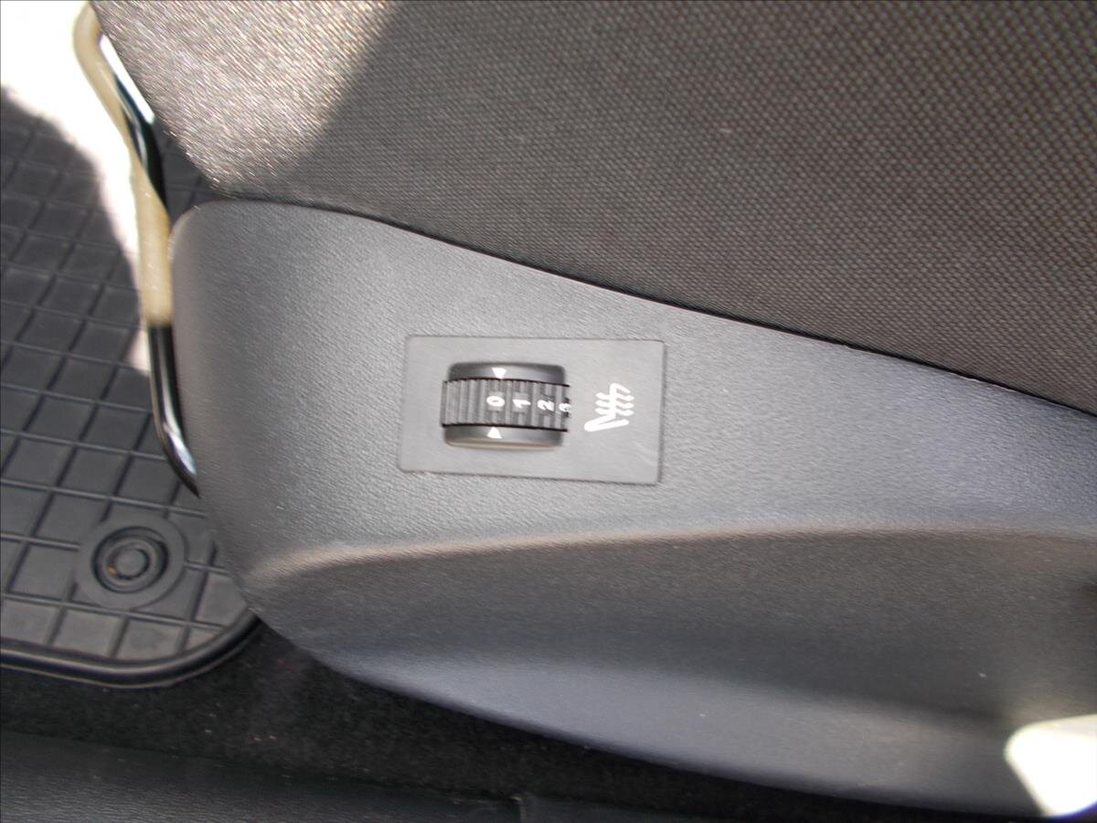 Peugeot 208 Hatchback 1,2 l 60 kw