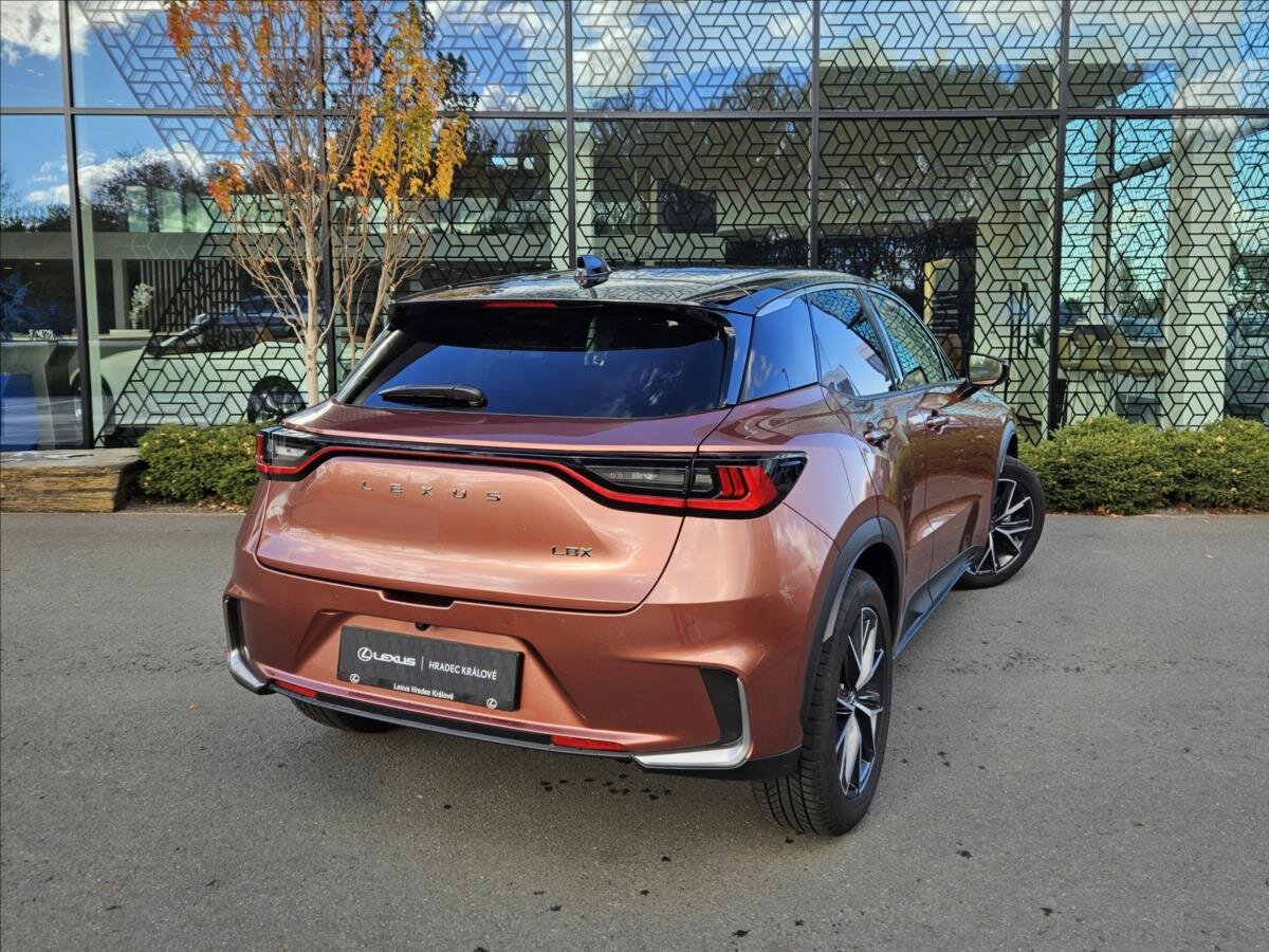 Lexus LBX Kombi 1,5 l 99 kw