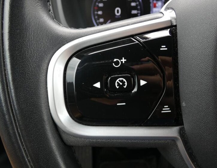 Volvo XC90 SUV / Terénní 2,0 l 220 kw