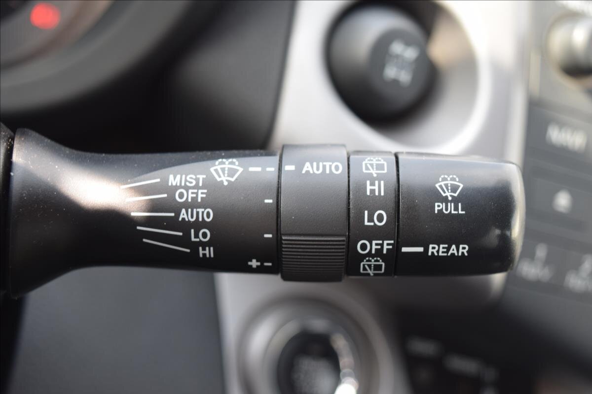 Toyota RAV4 SUV / Terénní 2,2 l 100 kw