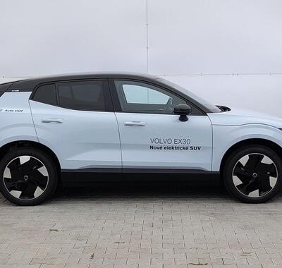 Volvo EX30 8