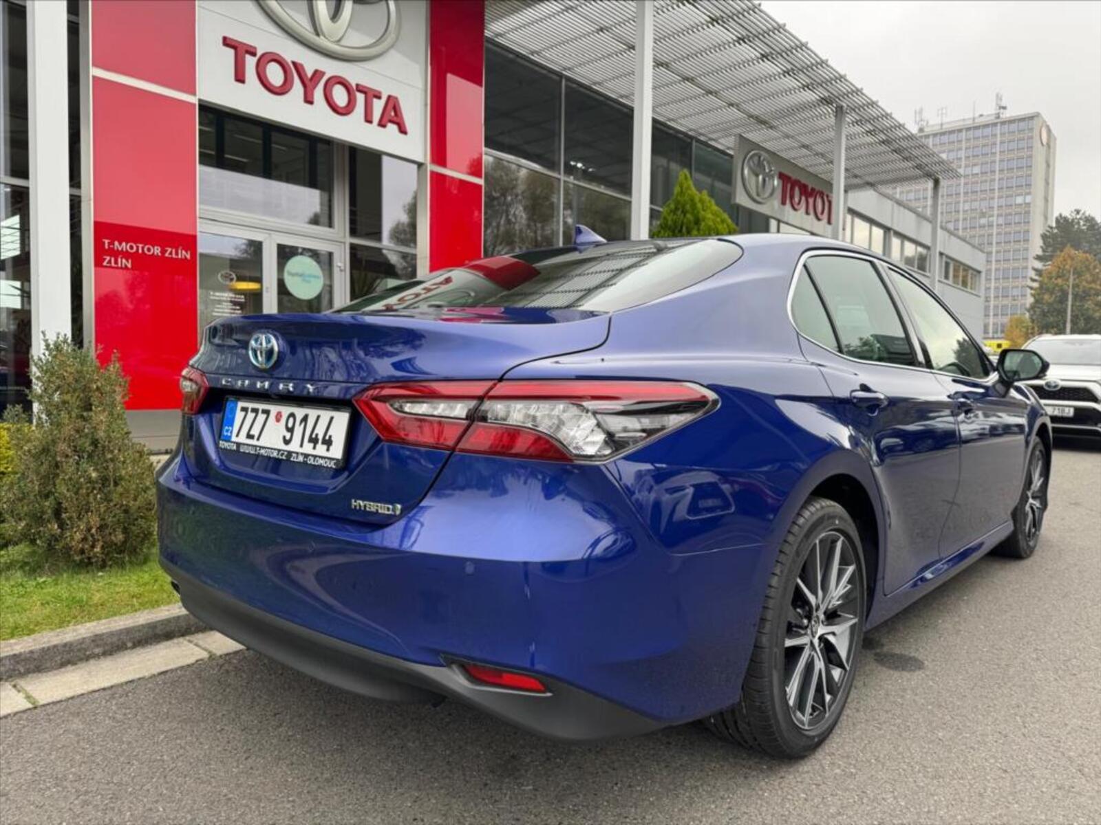 Toyota Camry 3
