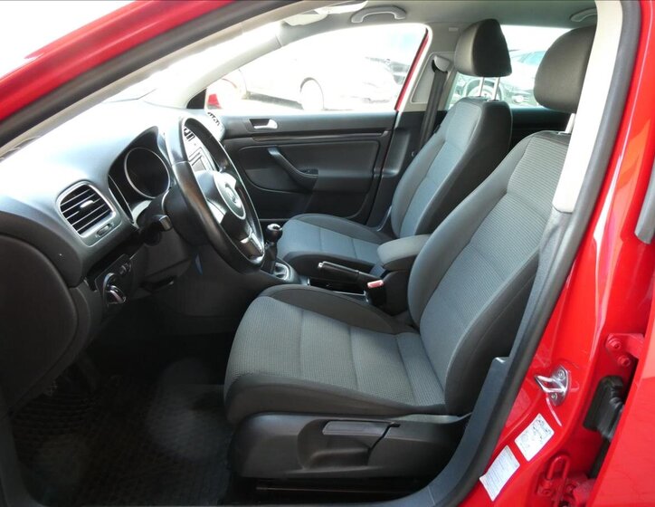 Volkswagen Golf Kombi 1,6 l 77 kw