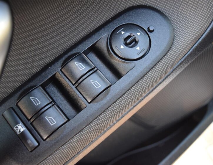 Ford S-MAX MPV 2,0 l 107 kw