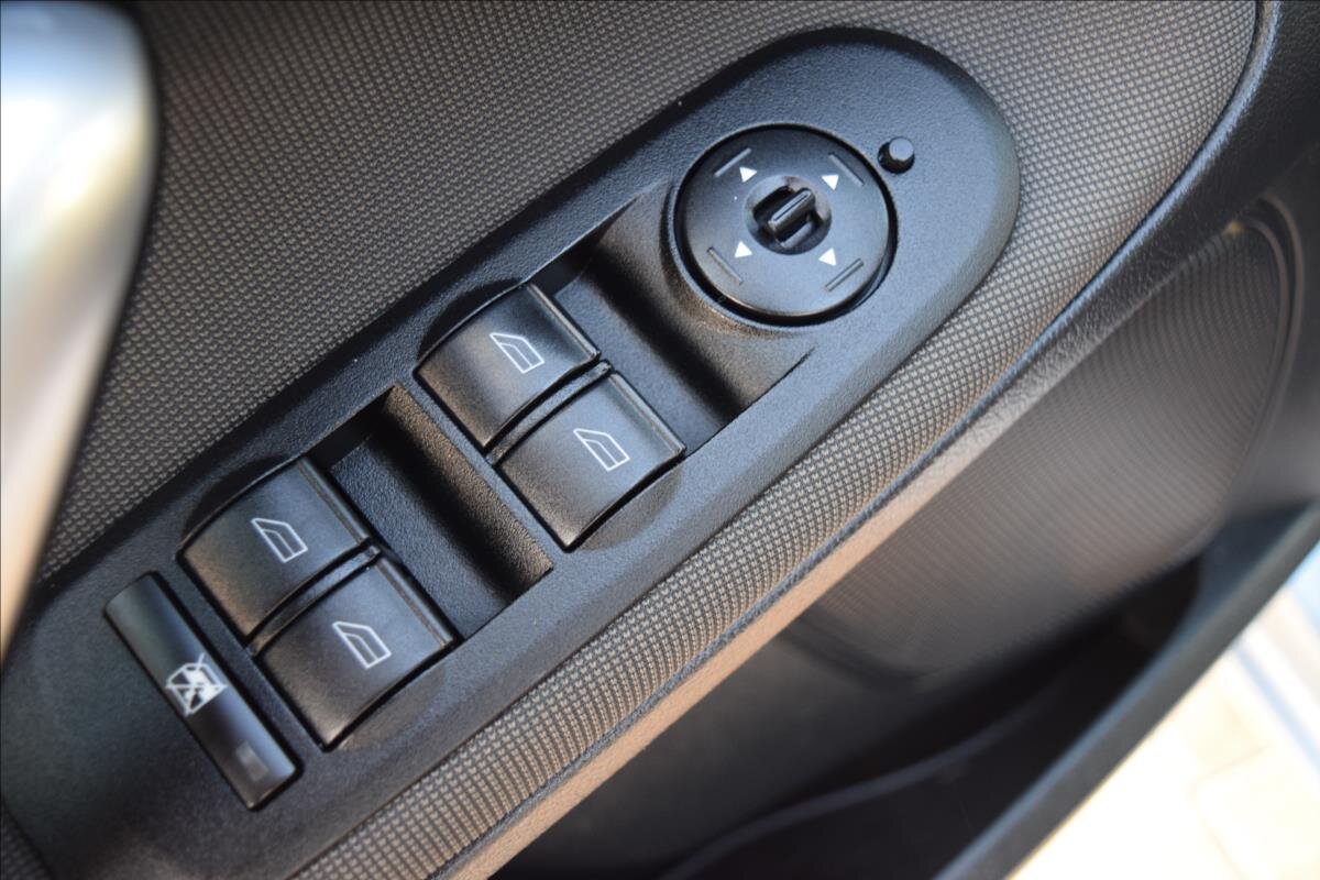 Ford S-MAX MPV 2,0 l 107 kw