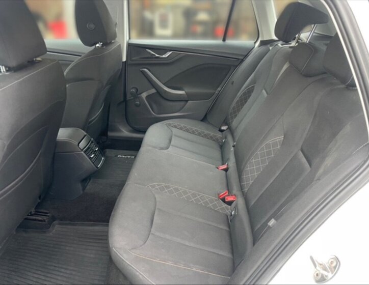 Škoda Kamiq SUV 999,0 70 kw