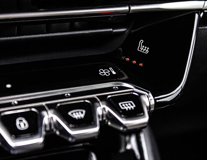 Peugeot 208 Hatchback 1,2 l 74 kw