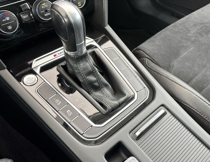 Volkswagen Passat Sedan / Limuzína 2,0 l 140 kw