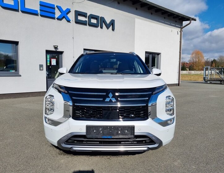 Mitsubishi Outlander SUV 2,4 l 225 kw