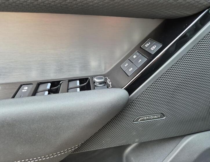 Land Rover Range Rover Velar 14