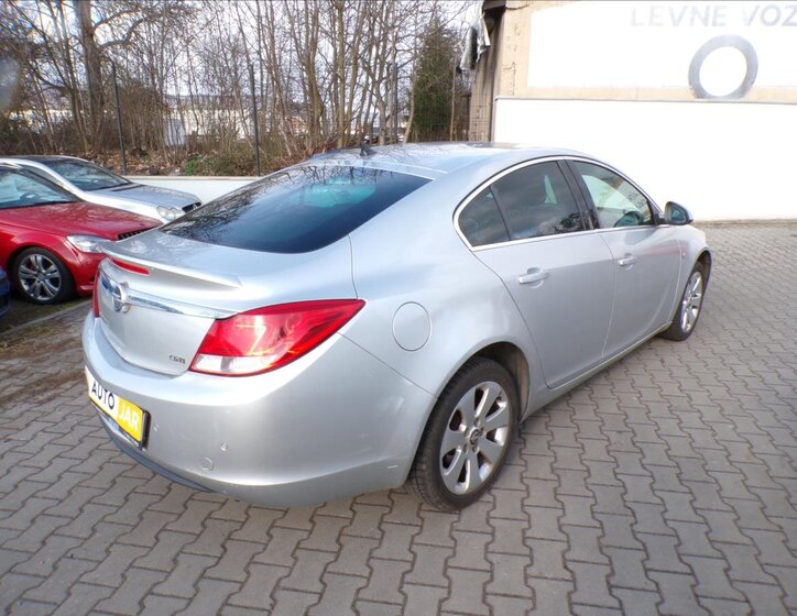 Opel Insignia Hatchback 2,0 l 118 kw