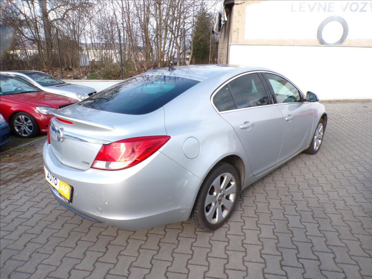 Opel Insignia Hatchback 2,0 l 118 kw
