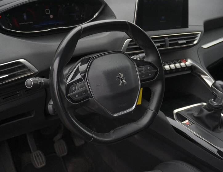 Peugeot 5008 SUV 1,2 l 96 kw