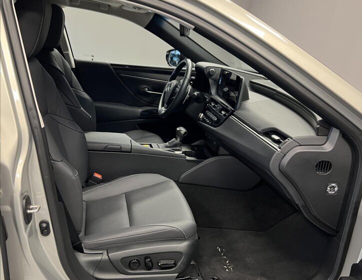 Lexus ES 300h Sedan 2,5 l 160 kw