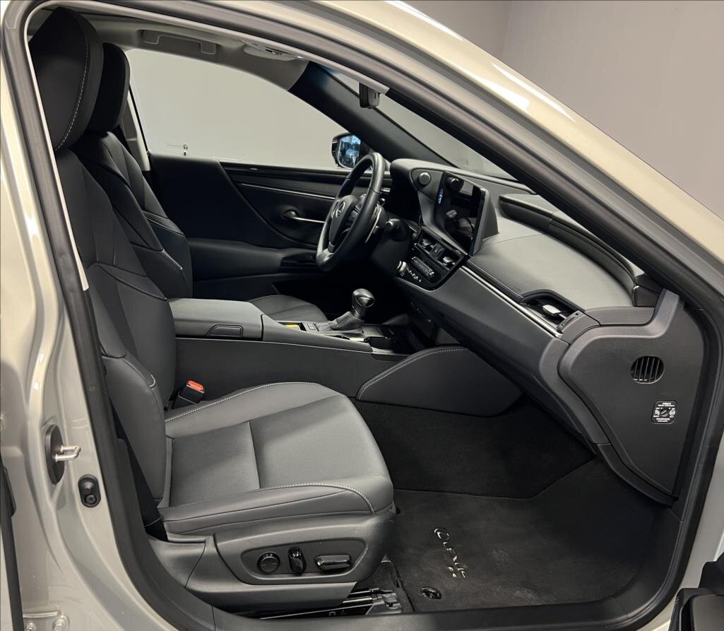 Lexus ES 300h Sedan 2,5 l 160 kw