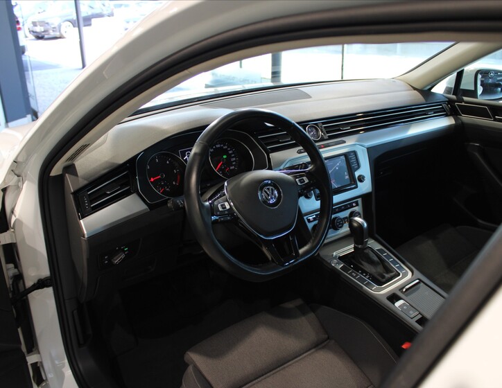 Volkswagen Passat 10