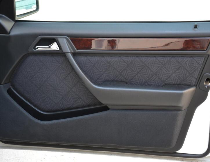 Mercedes-Benz 124 21