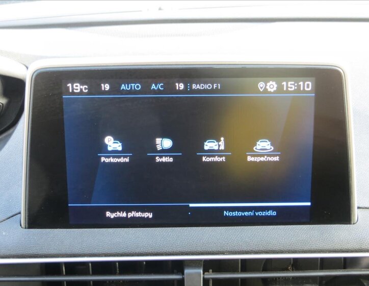 Peugeot 3008 SUV / Terénní 1,5 l 96 kw