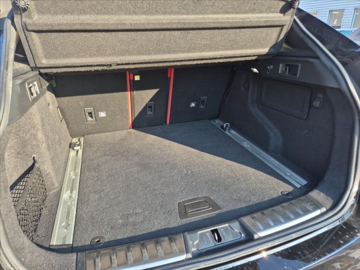 Jaguar F-Pace SUV 3,0 l 221 kw