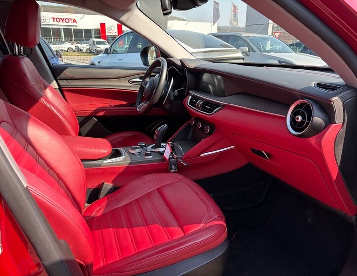 Alfa Romeo Stelvio SUV / Terénní 2,0 l 206 kw