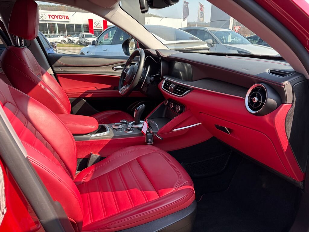 Alfa Romeo Stelvio SUV / Terénní 2,0 l 206 kw