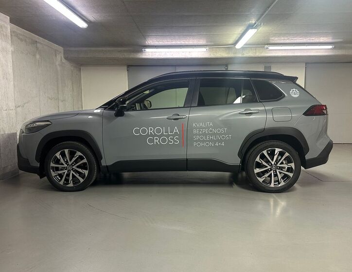 Toyota Corolla Cross 8