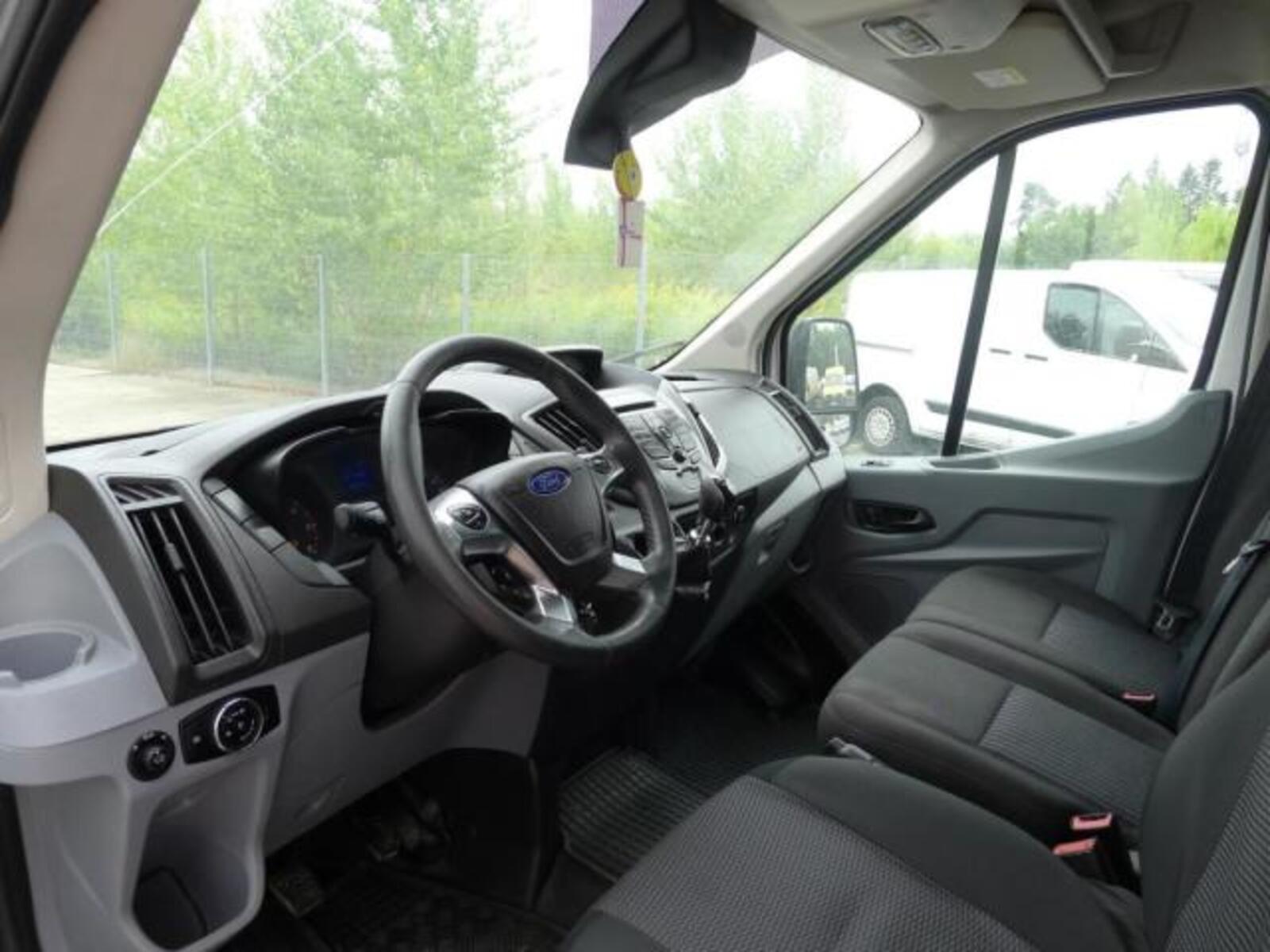 Ford Transit 9