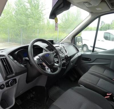 Ford Transit 9