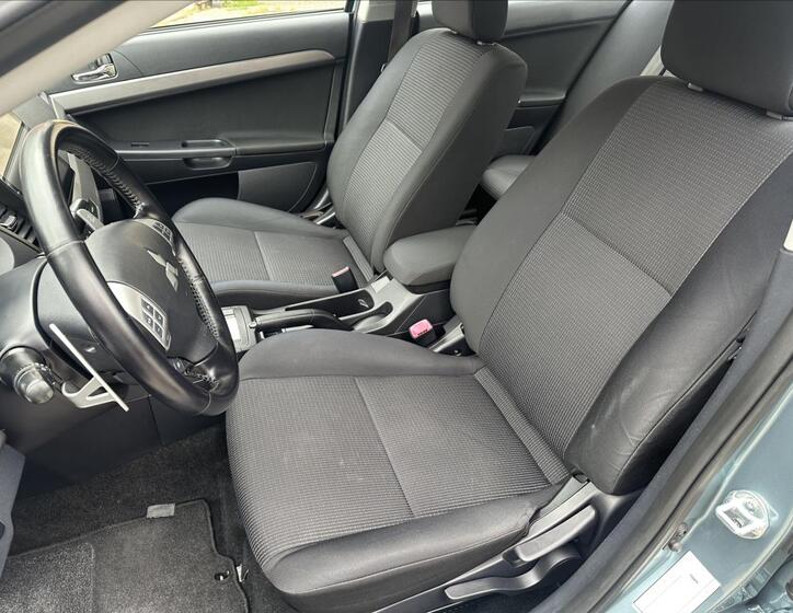 Mitsubishi Lancer 12