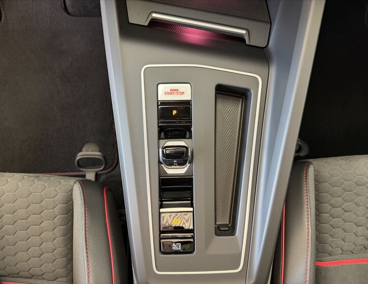 Volkswagen Golf Hatchback 2,0 l 221 kw