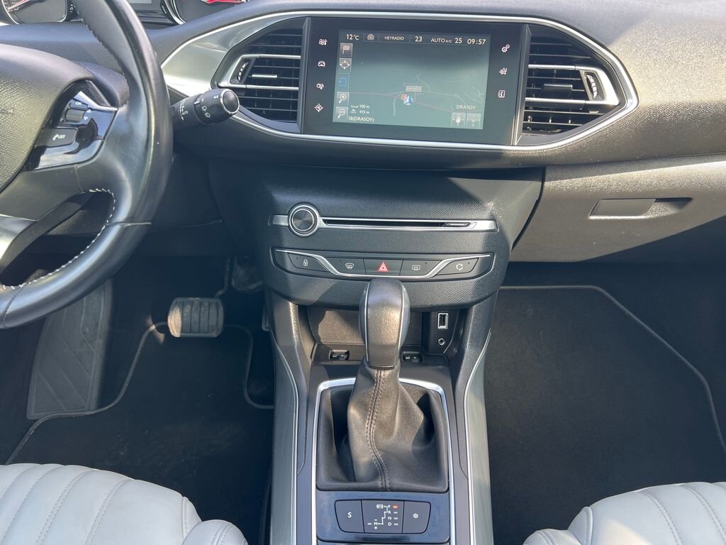 Peugeot 308 Kombi 1,2 l 96 kw