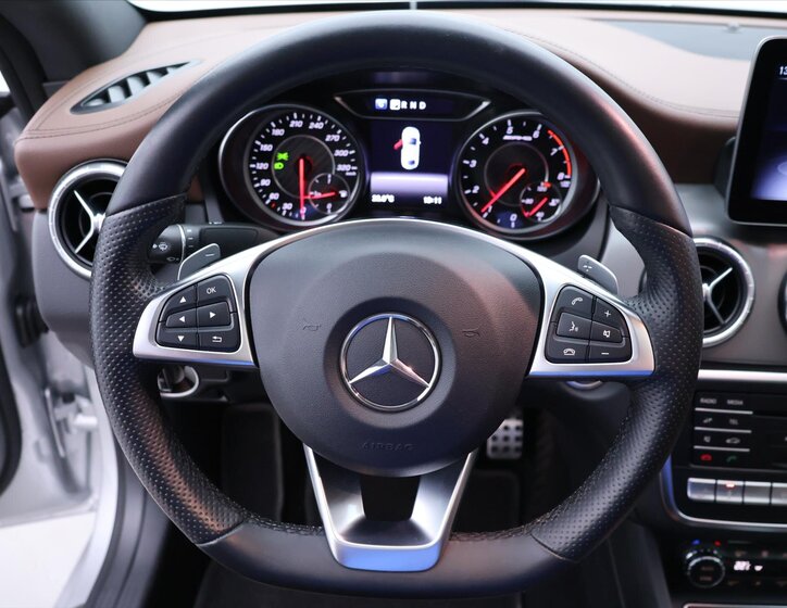 Mercedes-Benz CLA Sedan / Limuzína 2,0 l 280 kw