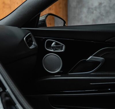 Aston Martin DB11 16