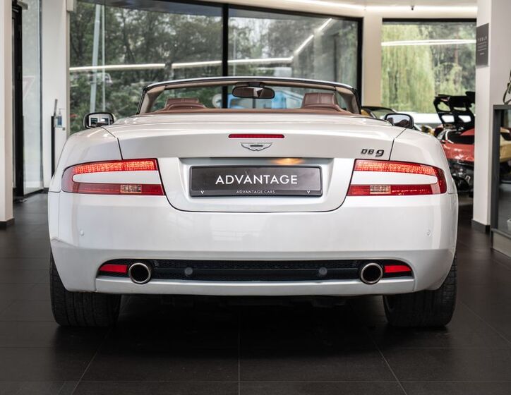 Aston Martin DB9 3